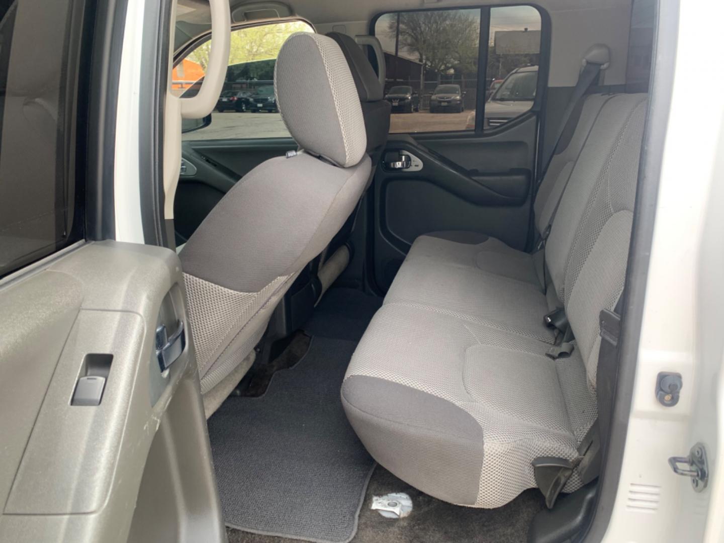 2012 White Suzuki Equator Sport Crew Cab 2WD (5Z61D0ER4CC) with an 4.0L V6 DOHC 24V engine, Automatic transmission, located at 1830 North Belt Line Road, Irving, TX, 75061, (469) 524-0199, 32.834373, -96.993584 - Photo#6